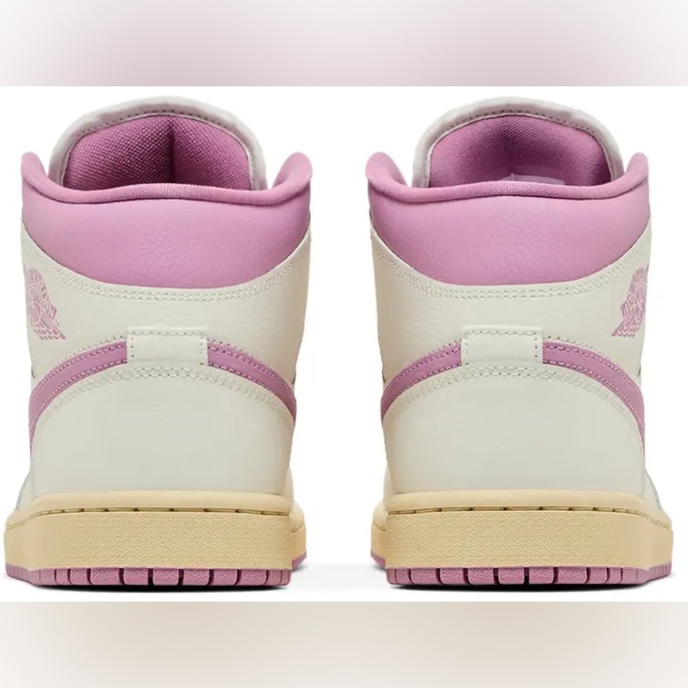 Women’s Air Jordan 1 - Picture 5 of 6